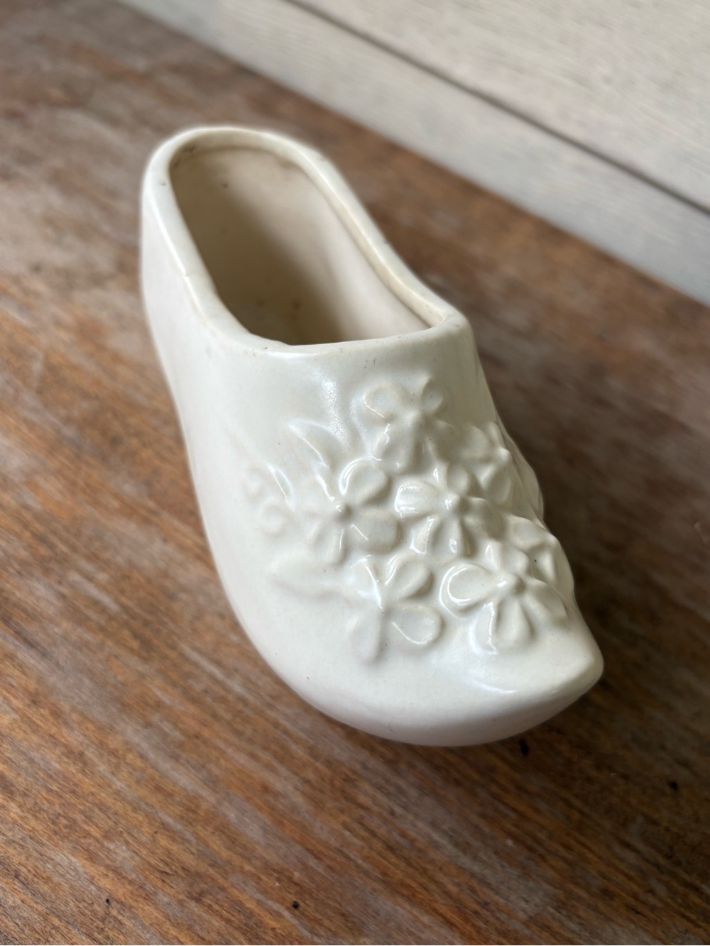 VTG white ceramic planter is a McCoy Dutch shoe
